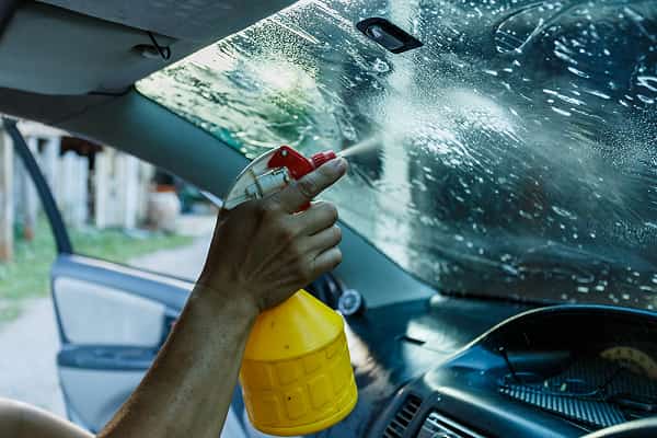 استخدام الماء والصابون